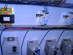 1463731116136715.jpg 500C成型機(jī)電控柜.jpg